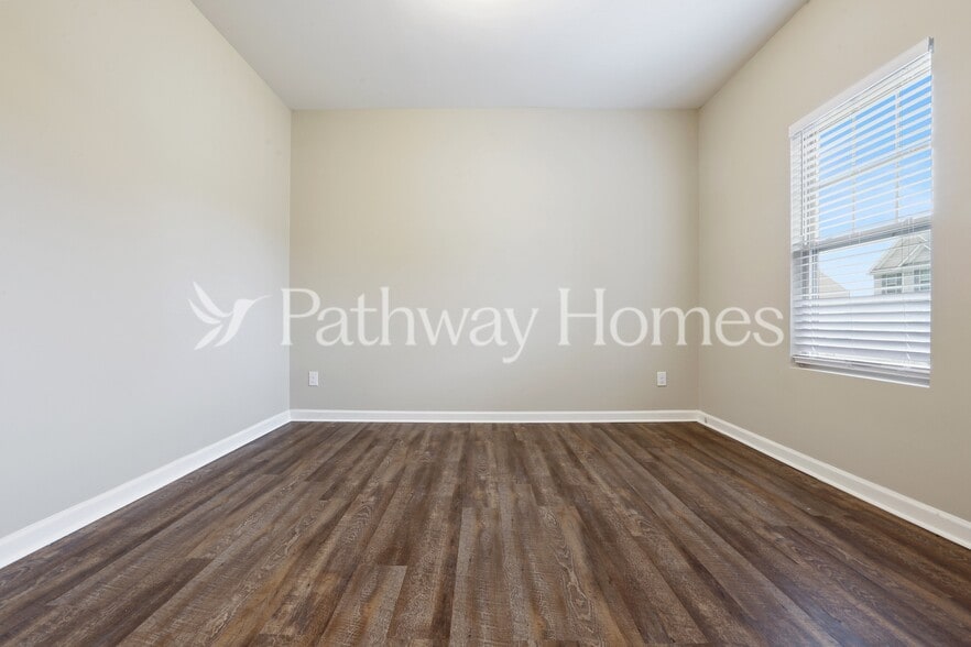 Building Photo - 3509 Mica Cir SE