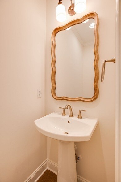 Building Photo - 3125 Sassafras Ln