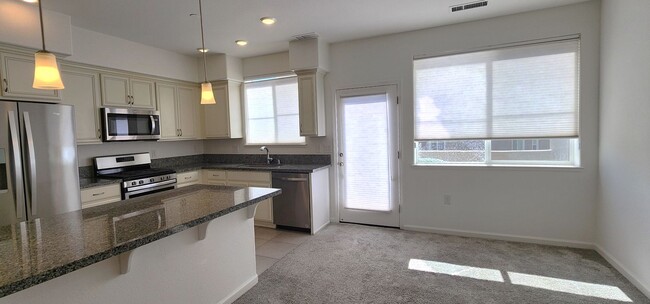 Building Photo - 3 bedroom condo with views of the Truckee ...