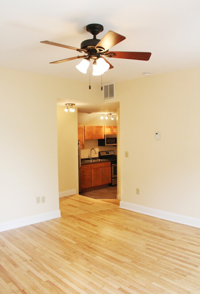 Building Photo - 16 Grant St