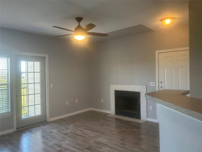 Building Photo - 2320 Gracy Farms Ln