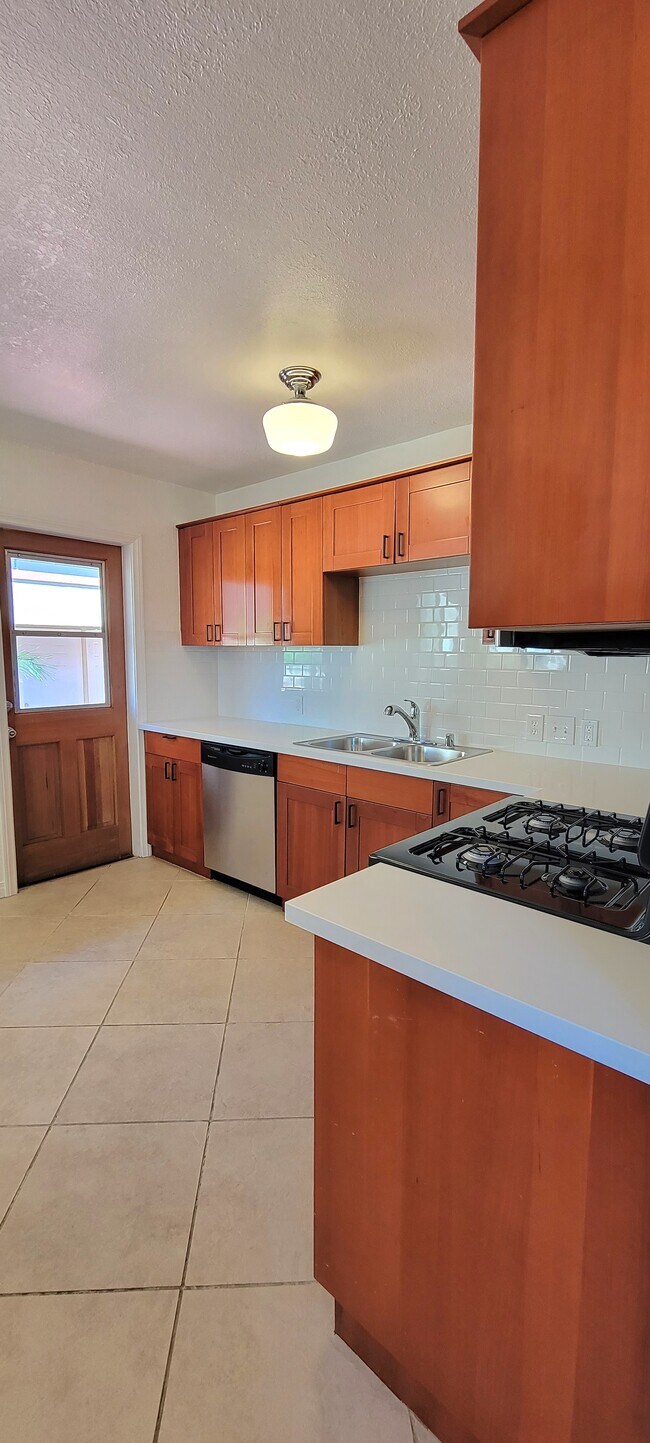 Building Photo - 6216 Stanley Ave