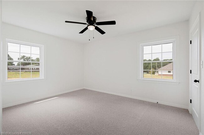 Building Photo - 2020 Country Club Ave
