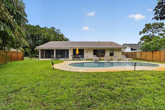 Building Photo - 804 Foxpointe Cir