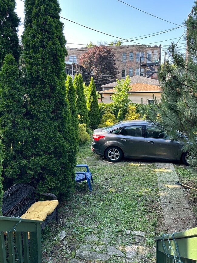 Building Photo - 3448 W Drummond Pl