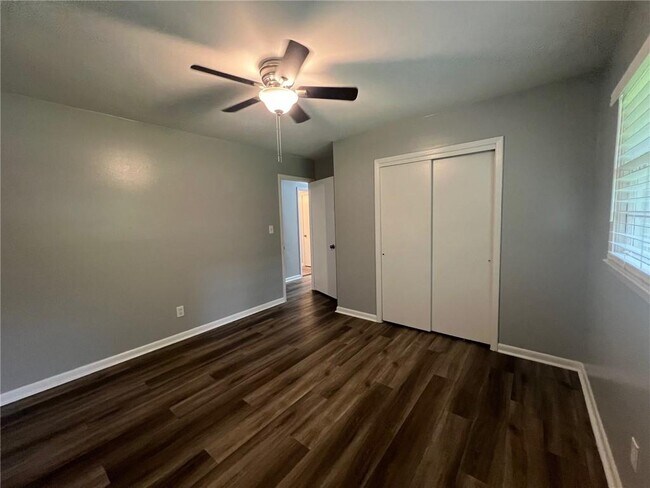 Building Photo - 1128 Lanier Dr