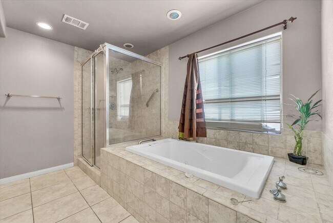 Building Photo - 5958 Quiroz Dr