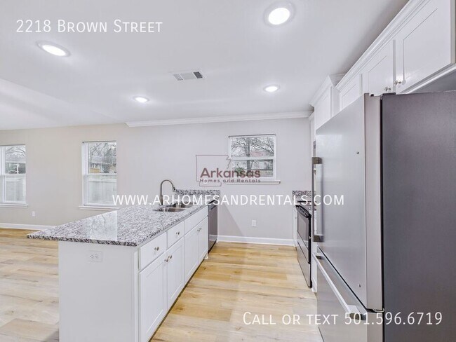 Building Photo - 2218 Brown St