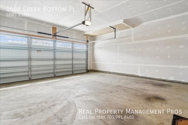 Building Photo - 1608 Creek Bottom Pl