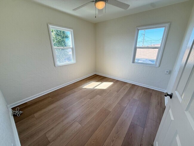 Building Photo - 1 Bed/1 Bath Upper Level Condo For Rent in Colina Del Sol!