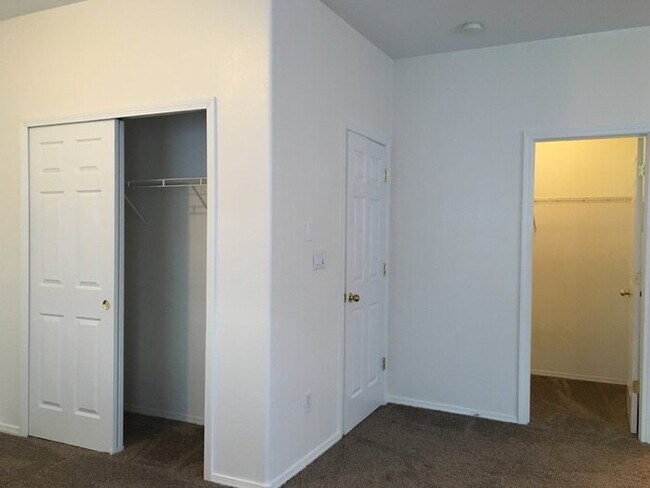 Building Photo - 3BR/2Living in Enchanted Hills!