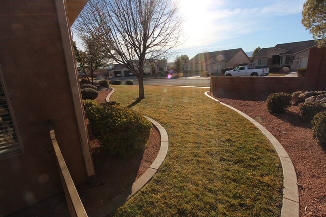 Building Photo - 4 Br, 3 Car Garage - Stone Gate at Seven H...
