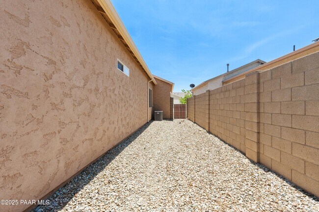 Building Photo - 6120 Livingston Loop