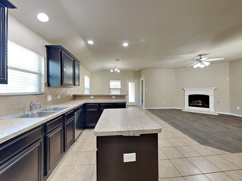 Building Photo - 1114 Bexar Ave