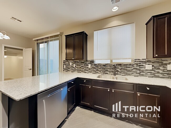 Building Photo - 1420 S Ponderosa Dr