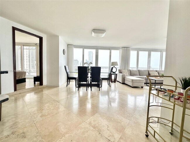 Building Photo - 1717 N Bayshore Dr