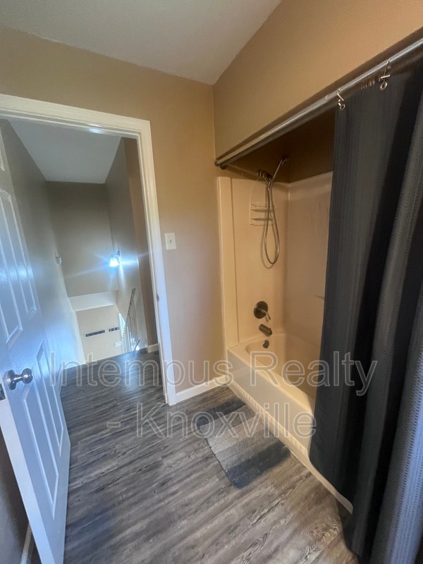 Building Photo - 405 Iroquois Ln