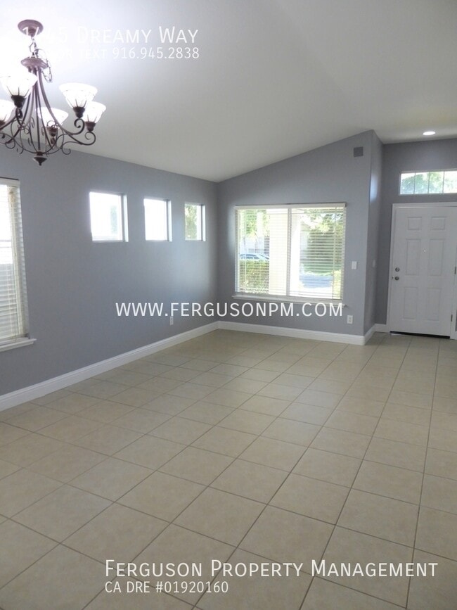 Building Photo - 1445 Dreamy Way