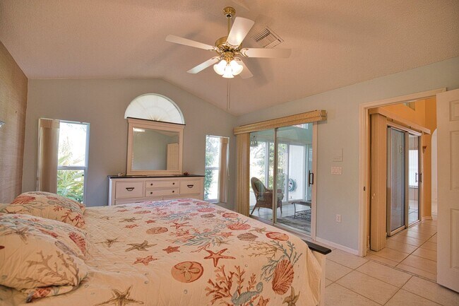 Building Photo - Seasonal Short-Term 3 Bedroom 3 Bathroom Home in The Patio Homes of Chestnut Creek!