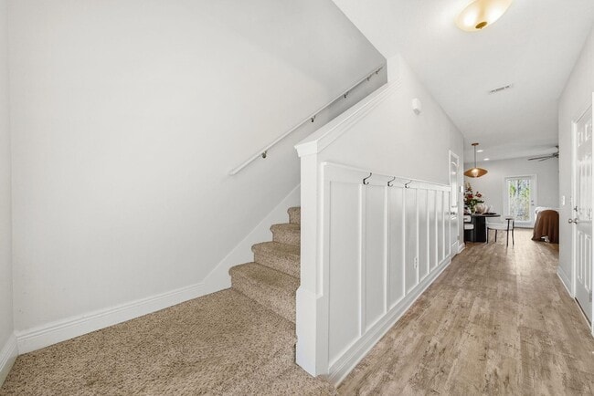 Building Photo - 25 Crossing Ln