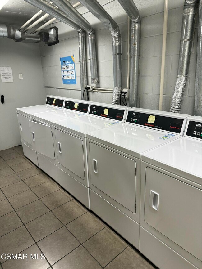 Building Photo - 10982 Roebling Ave