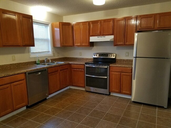 Building Photo - 207 Springvale St