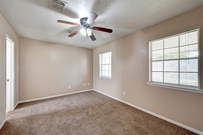 Building Photo - 4739 Parkland St