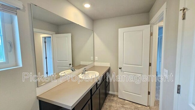 Building Photo - 6540 Yorktown Pl NE