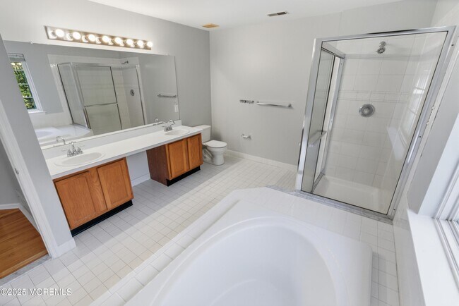 Building Photo - 857 Woodbury Dr