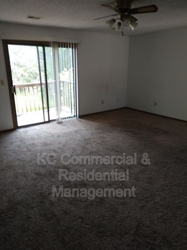 Building Photo - 211 W Main St