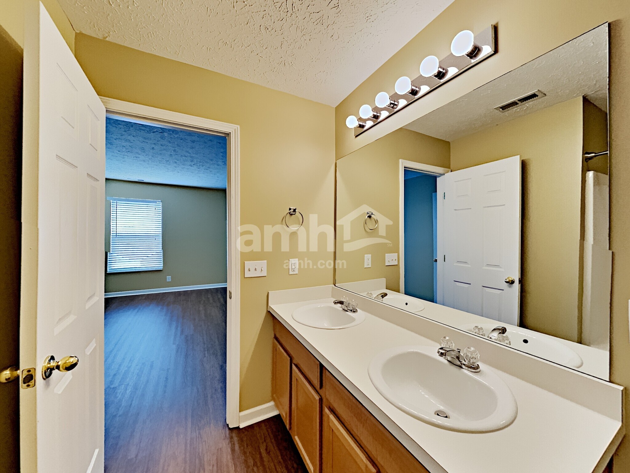 Building Photo - 3173 Hidden Creek Dr