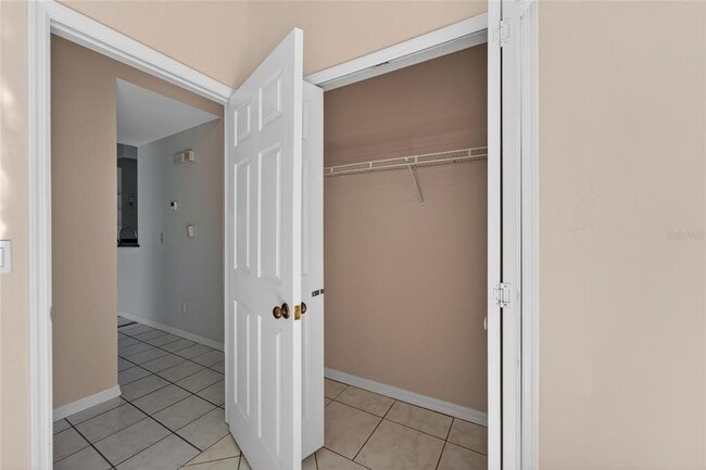 Building Photo - 4517 Oak River Cir