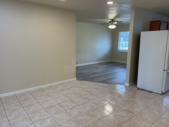 Building Photo - 1208 Ridgemont Dr