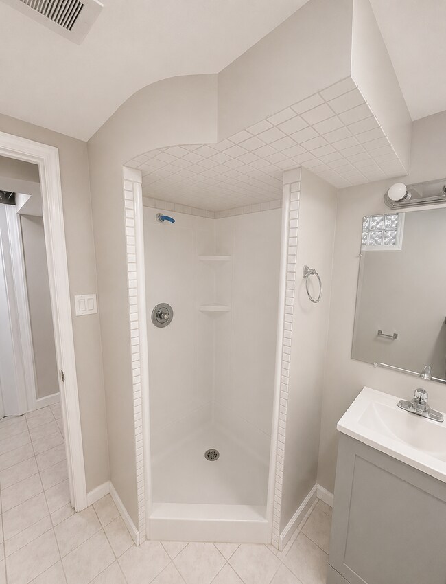 Building Photo - 7261 Bridgewood Dr