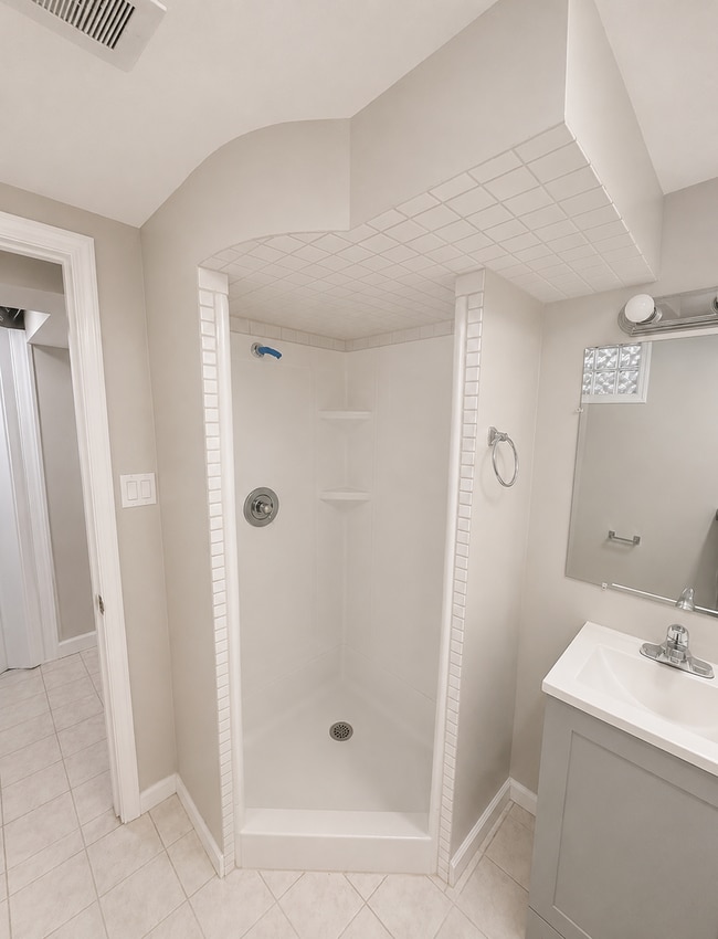 Building Photo - Charming 3 Bedroom Home with Finished Basement & Fenced Backyard