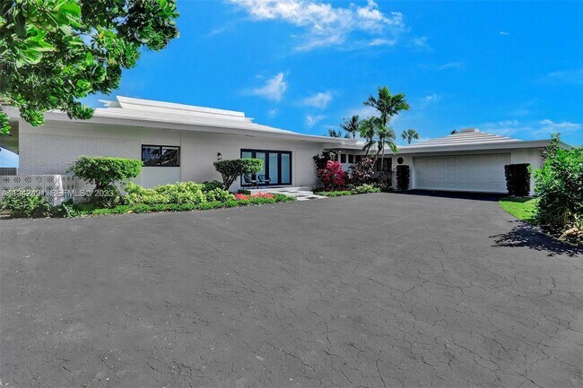 Building Photo - 9101 N Bayshore Dr