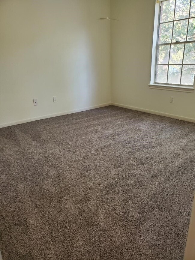 Building Photo - 7211 N Hearthstone Green Dr