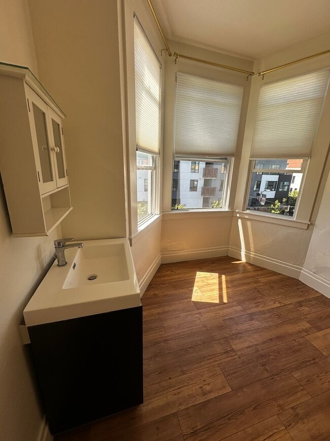 Building Photo - 205 9th St