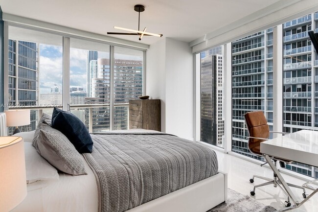 Building Photo - 475 Brickell Ave