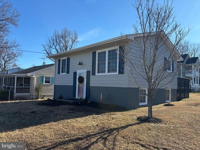 Building Photo - 6194 Riverview Dr