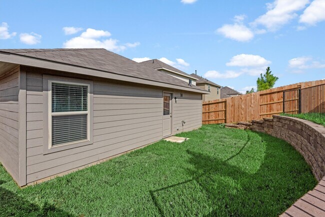 Building Photo - 1525 San Sebastien Dr