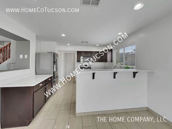 Building Photo - 1034 W Camino Hombre Viejo