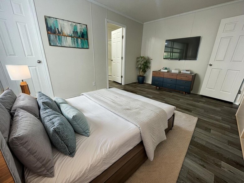 Building Photo - 38171 Ducharme Dr