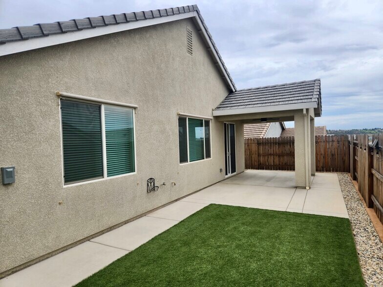 Building Photo - 3484 Dutch Canyon Dr