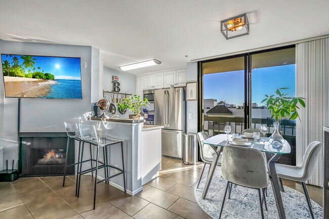 Kitchen/Eating area - 7320 Hawthorn Ave