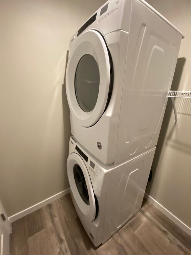 Building Photo - NO1418