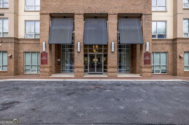 Building Photo - 711 Cosmopolitan Dr NE