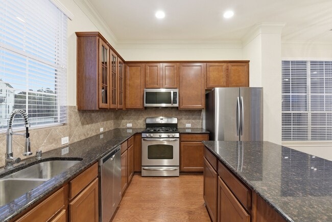 Building Photo - 3209 Clearview Cir