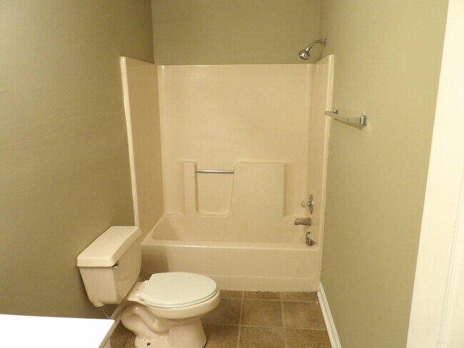 Building Photo - 244 Meadowview Dr