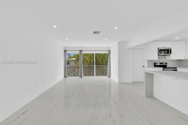 Building Photo - 8858 Harding Ave